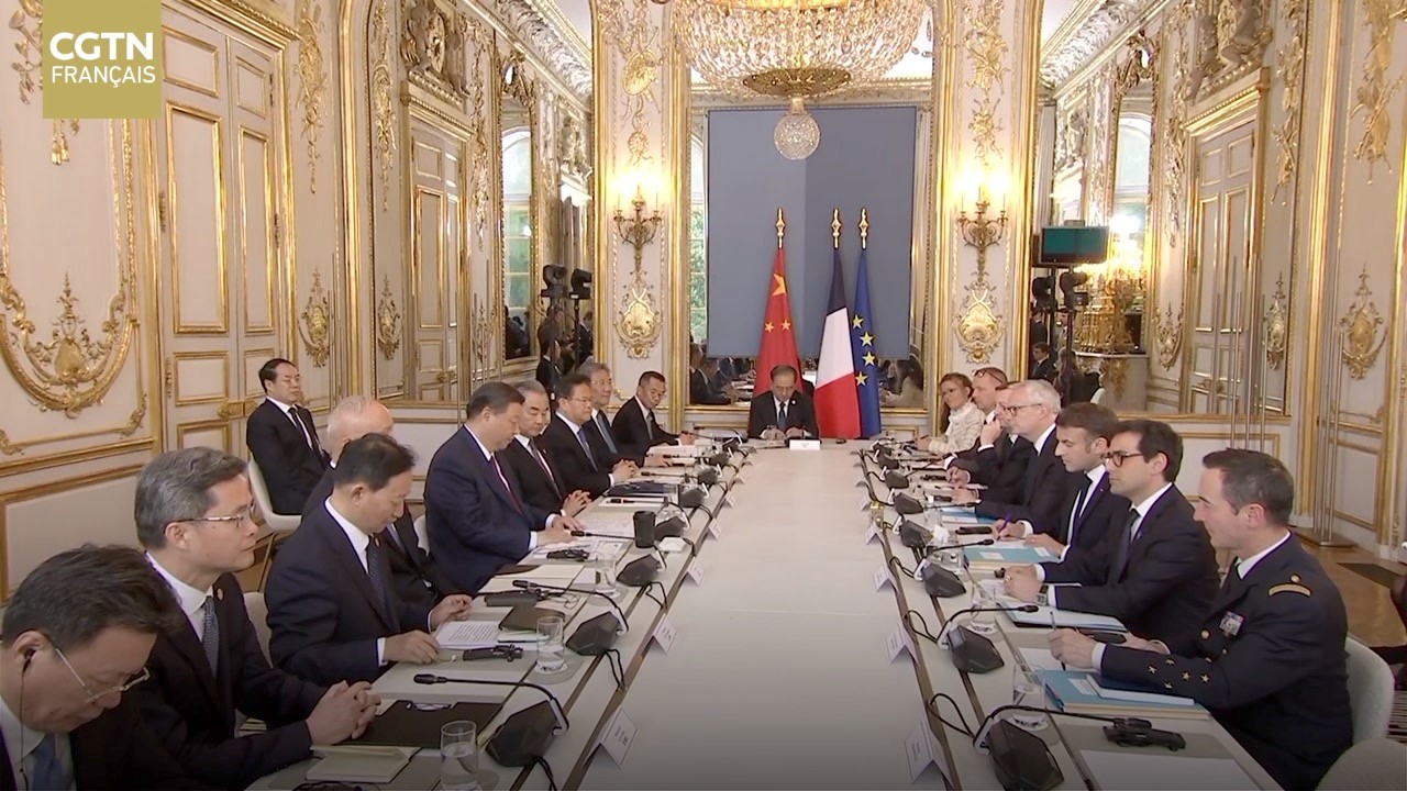 Le Président Xi Jinping s'est entretenu avec le Président français Emmanuel Macron